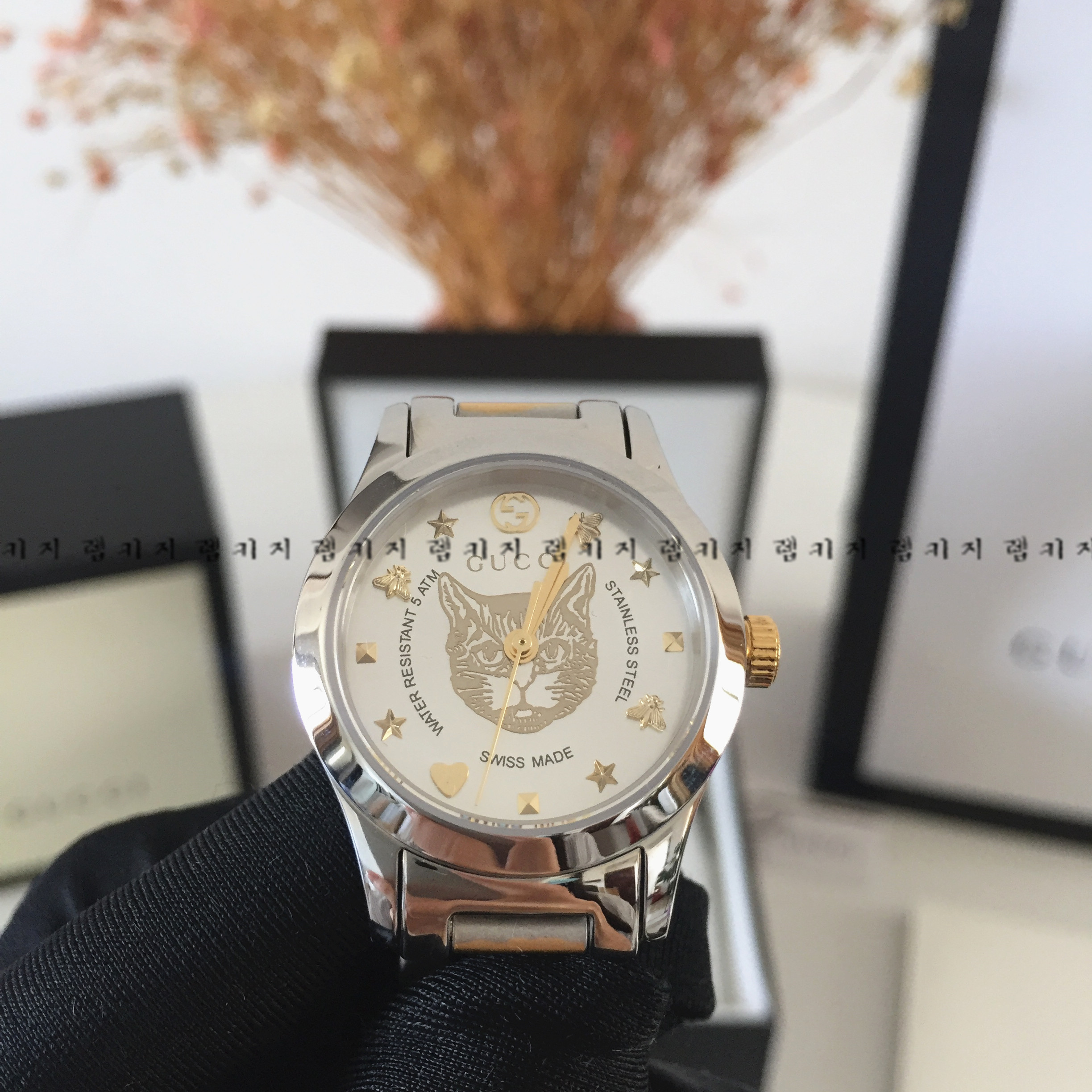 구찌 G타임리스 캣 워치 콤비 메탈시계 여성용